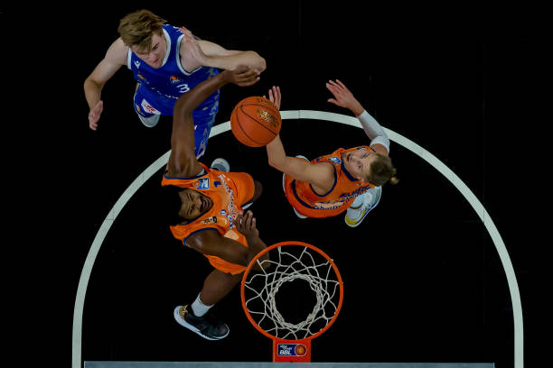 尽管肇俊哲 尽管肇俊哲